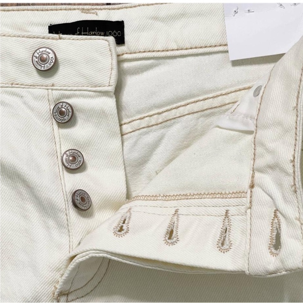House of Harlow High Rise Mom Shorts Raw Hem Beige NWT Sz 29 - Picture 3 of 9